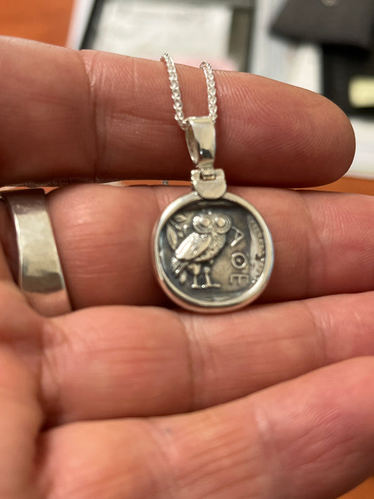 Collar de plata Búho de Atenea, moneda griega antigua