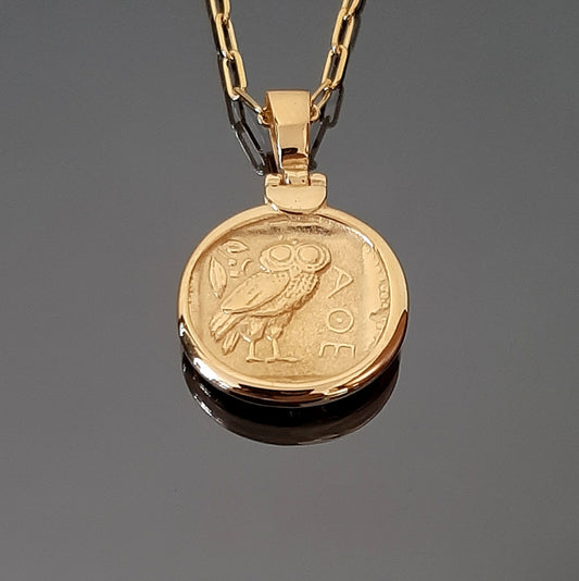 Colgante Búho Griego: Réplica Tetradracma de Atenea - Plata de Ley Bañada en Oro