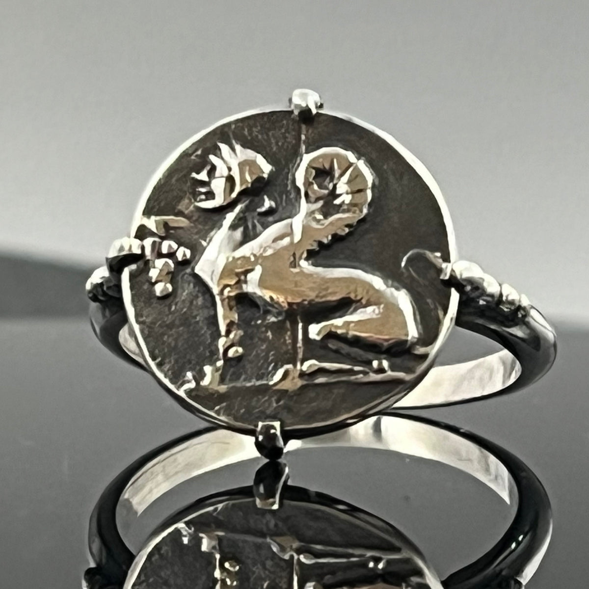 Anillo sello de la Esfinge: Joyería de la mitología griega (Plata de ley, moneda de Chios).