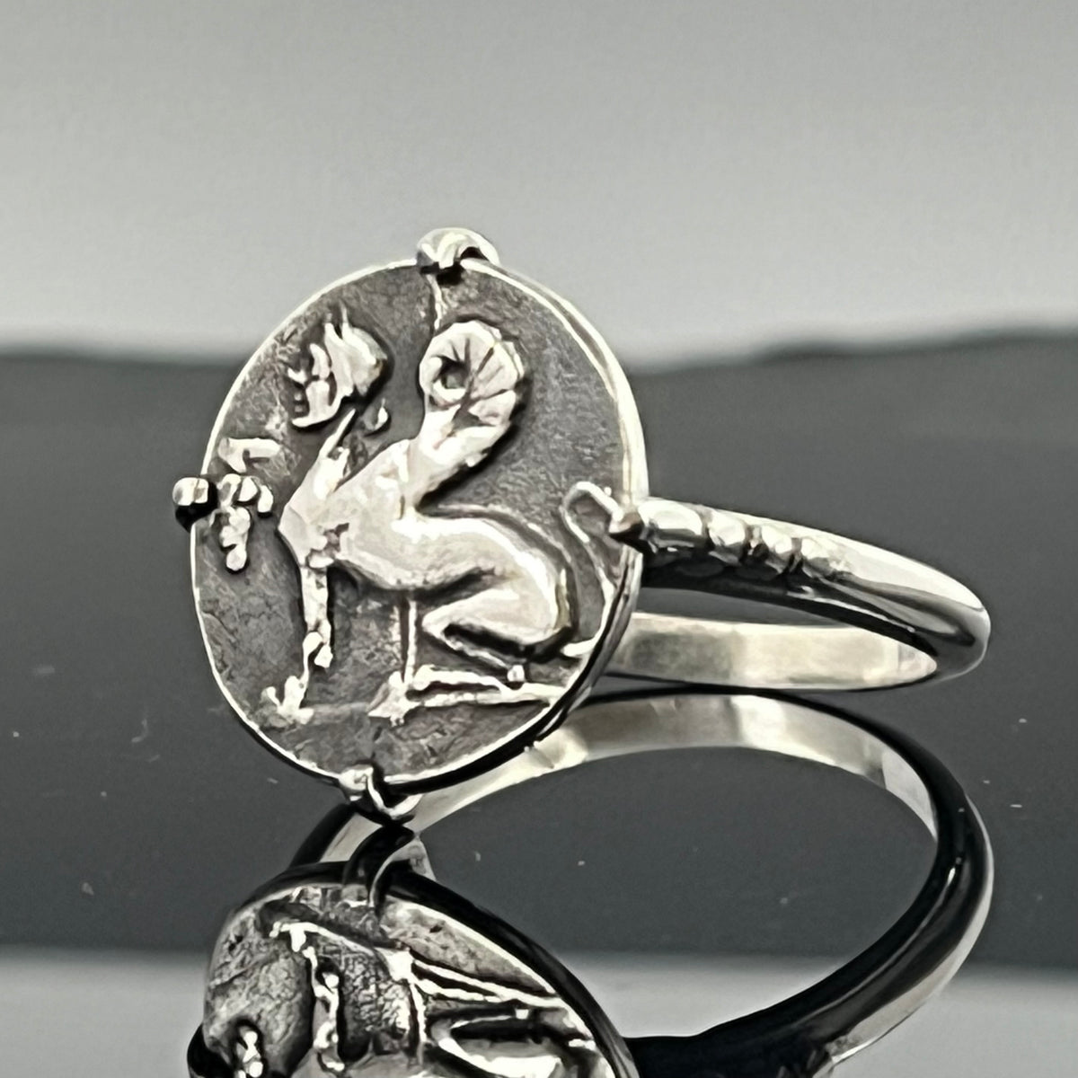 Anillo sello de la Esfinge: Joyería de la mitología griega (Plata de ley, moneda de Chios).