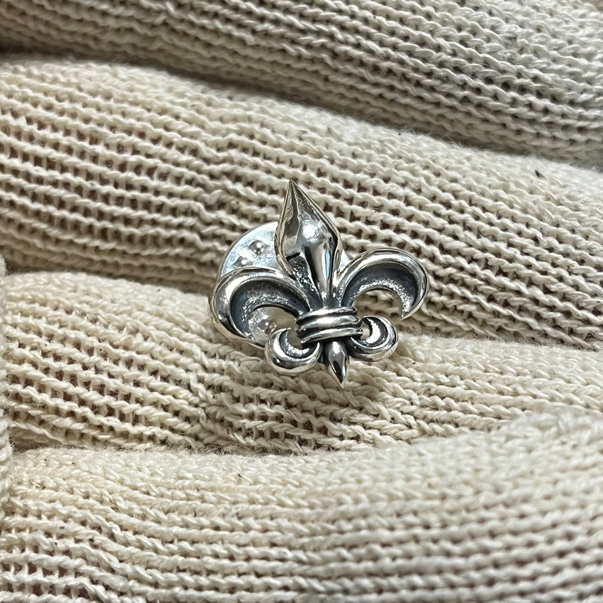 Broche en argent sterling Fleur de Lys : maçonnique, style médiéval, accessoire de chevalier