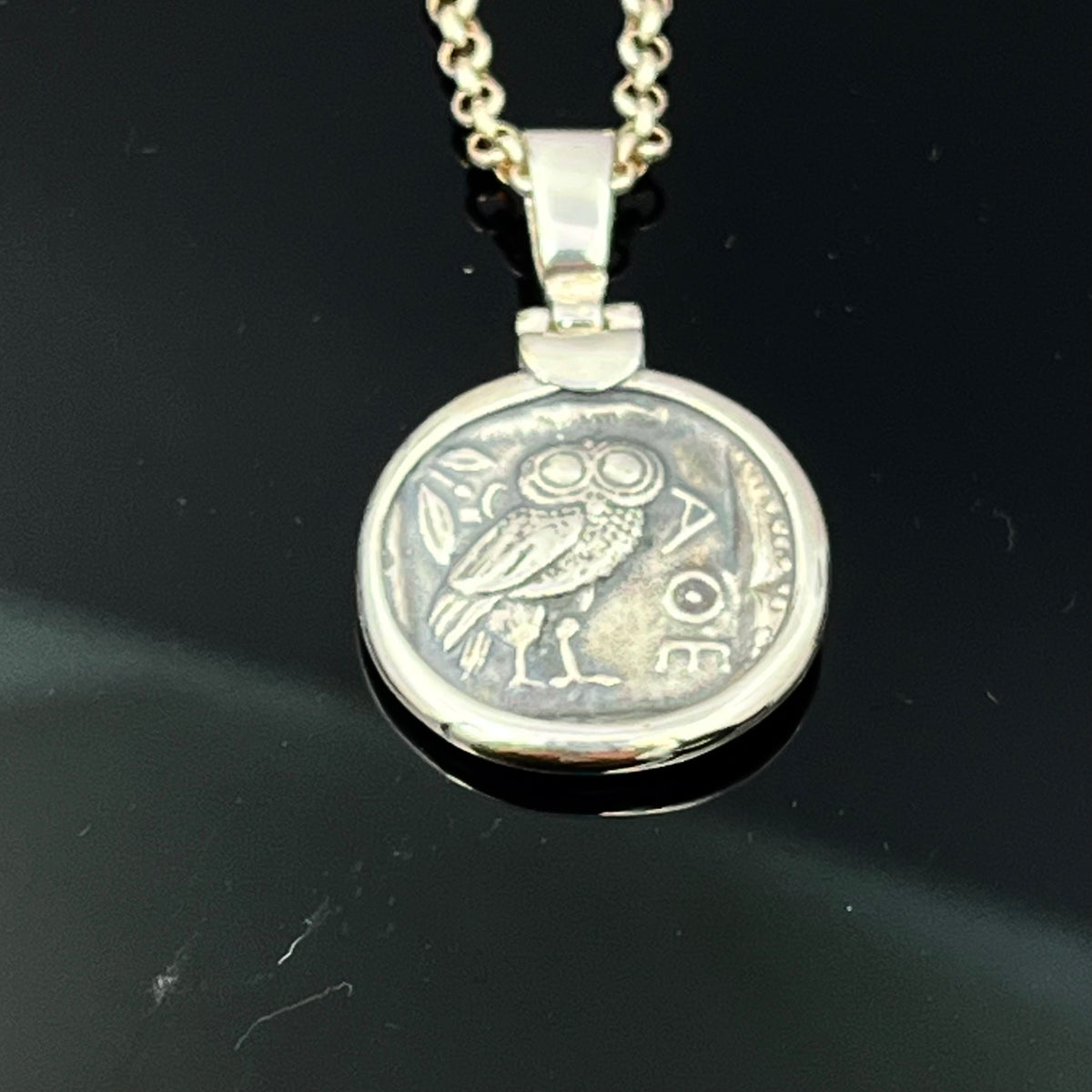 Collar de plata Búho de Atenea, moneda griega antigua