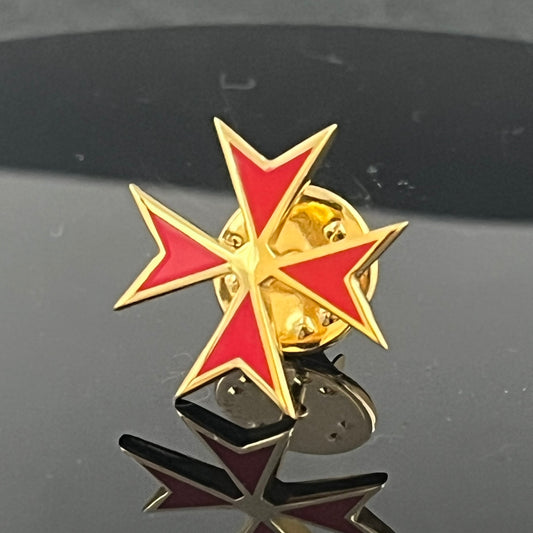 Pin de Solapa Cruz Templaria: Esmalte Rojo y Baño de Oro (Rito Escocés)