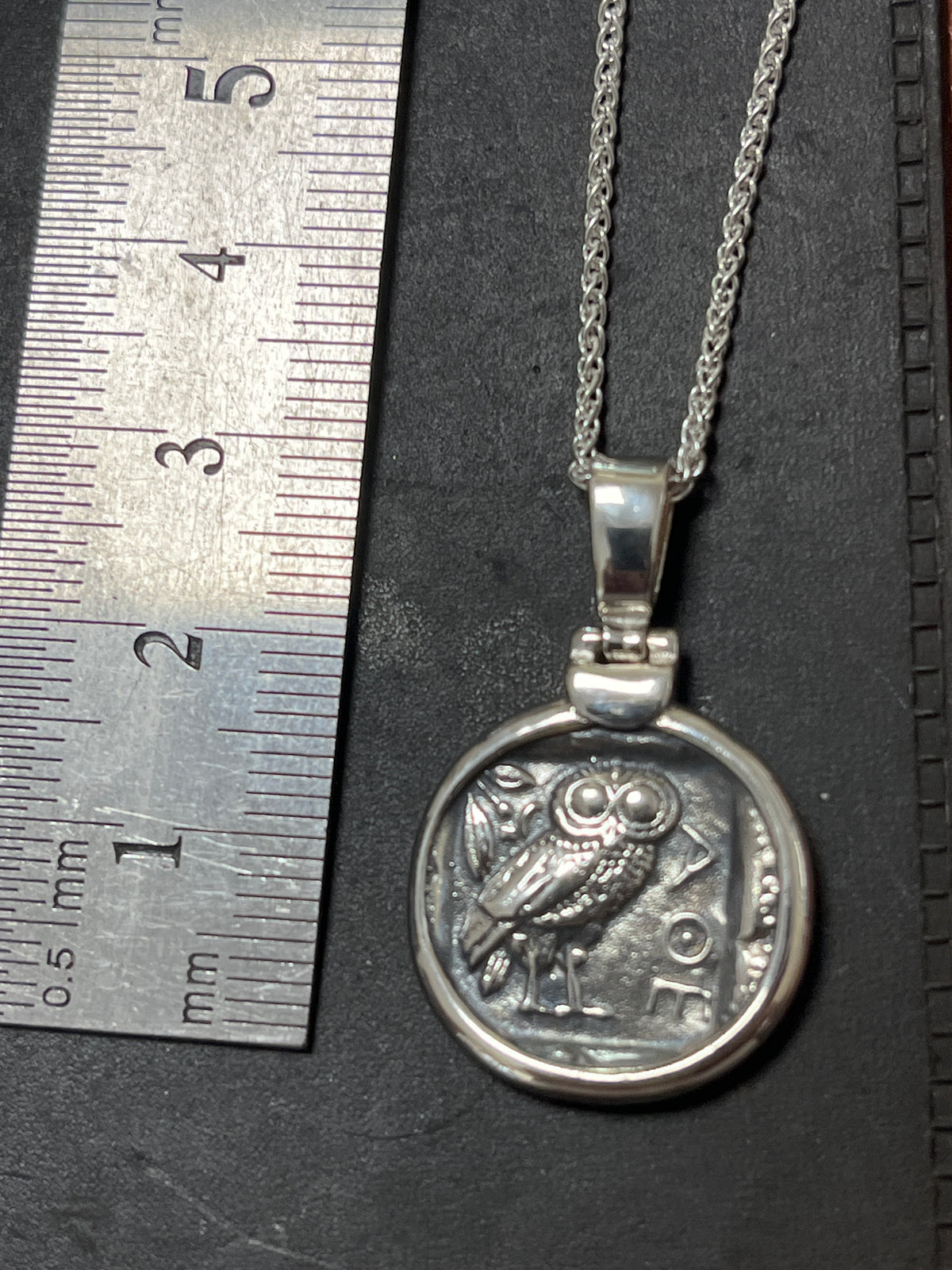 Collar de plata Búho de Atenea, moneda griega antigua