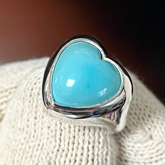 Heart Turquoise Sterling Silver Ring: Arizona Cabochon