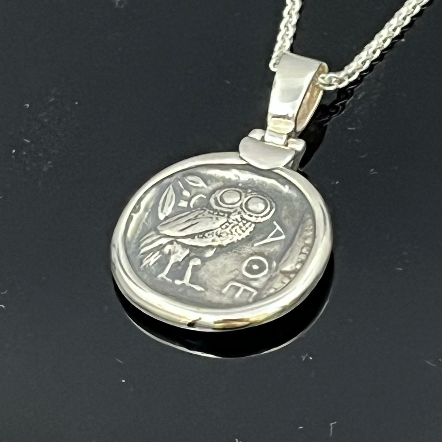 Collar de plata Búho de Atenea, moneda griega antigua